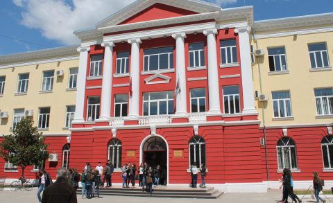 Viti akademik mbyllet online: Universiteti i Tiranes merr vendimin per provimet